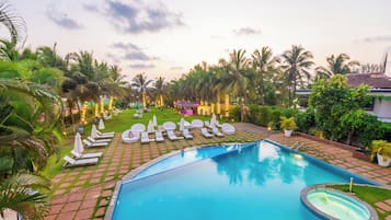 Outdoor pool, pool umbrellas