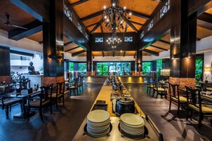 3 restaurantes: opção de café da manhã, almoço e jantar