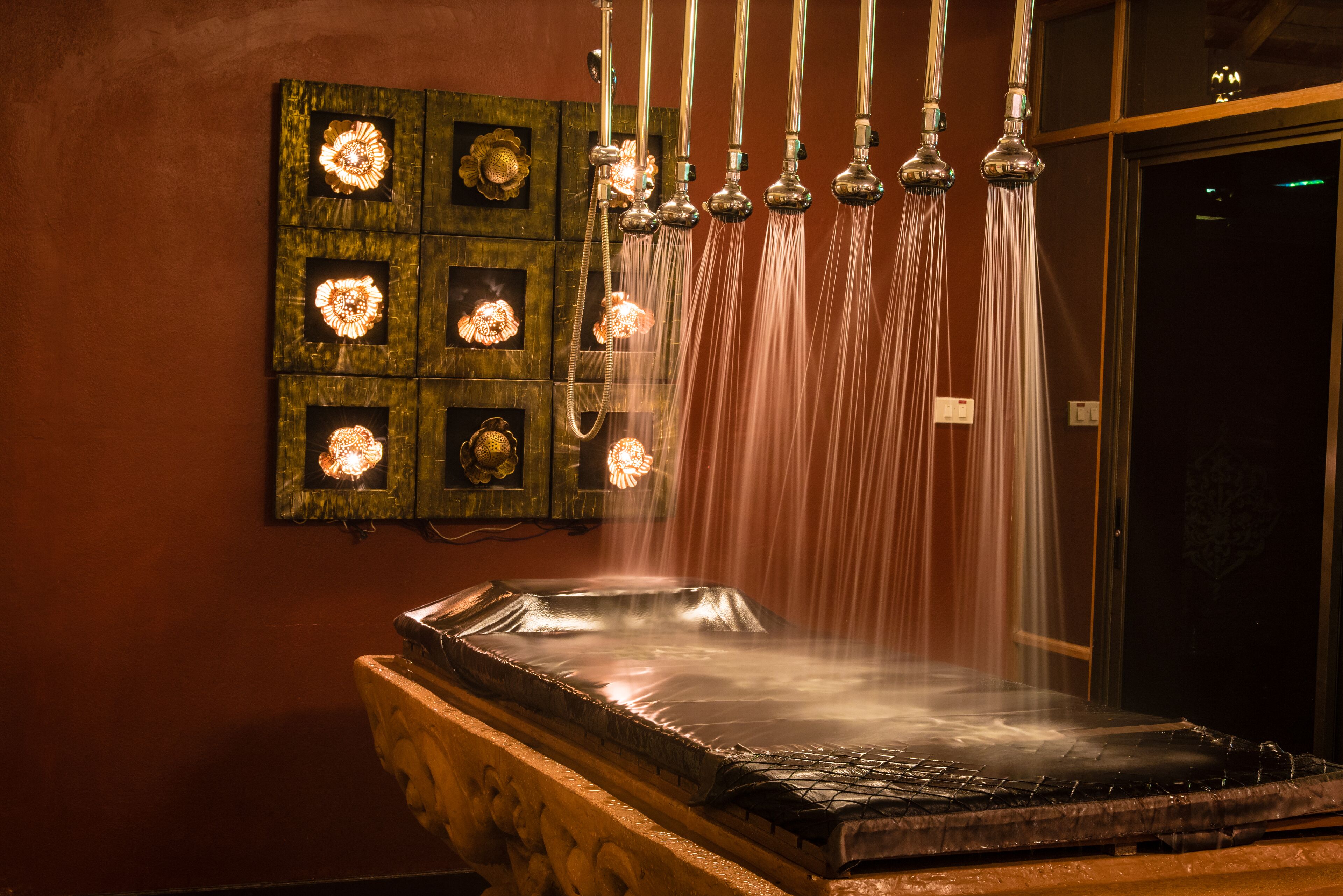 Couples treatment rooms, hot tub, body treatments, hydrotherapy