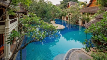 Outdoor pool, pool umbrellas, sun loungers