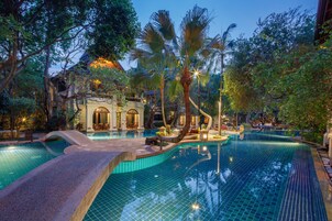 Outdoor pool, pool umbrellas, sun loungers