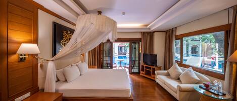 Premium bedding, pillowtop beds, minibar, in-room safe