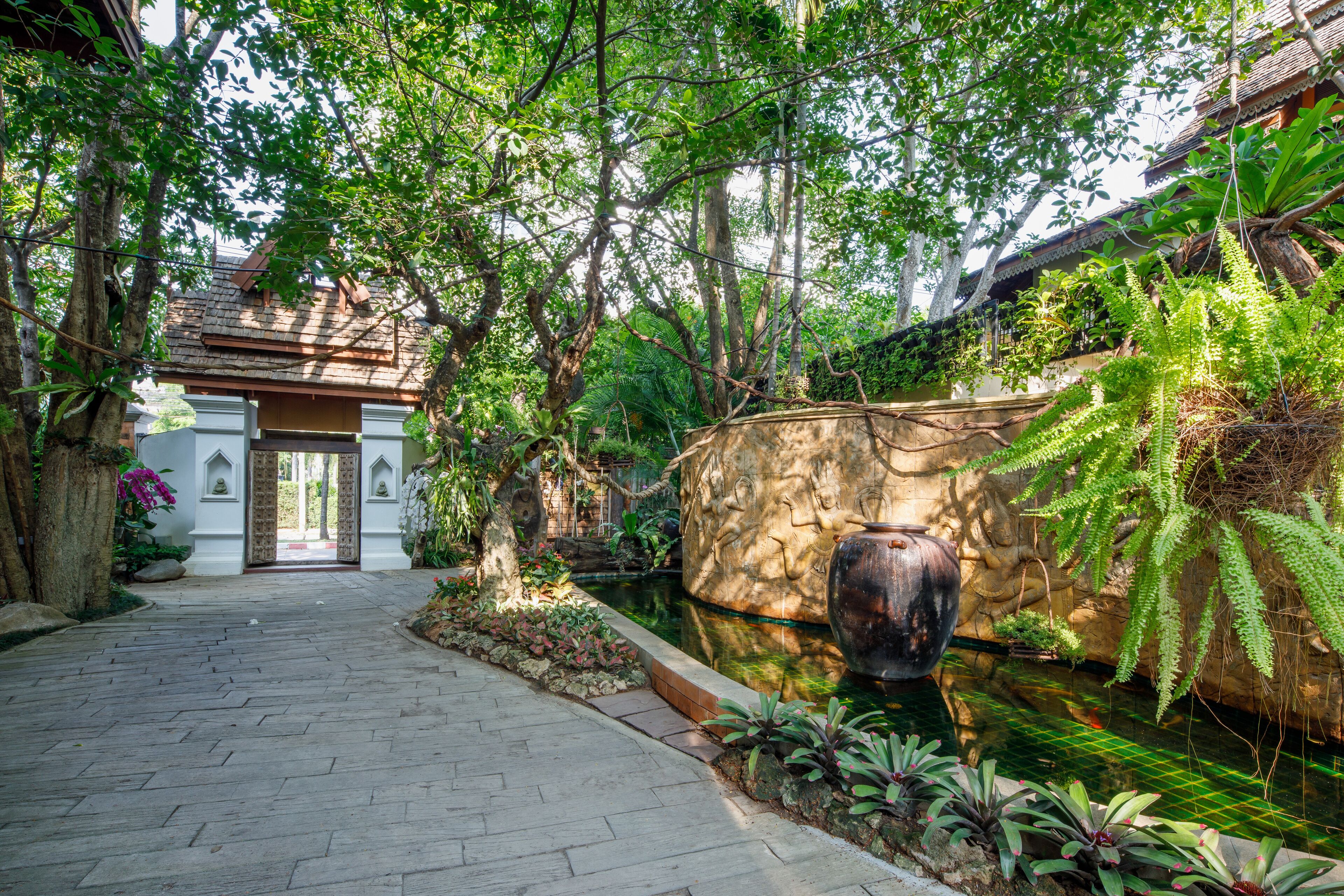 breakfast, lunch, dinner served; thai cuisine