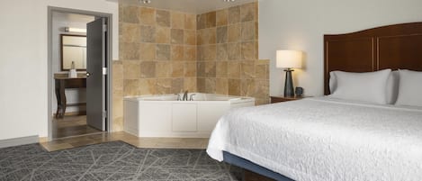 King bed room with whirlpool | Bathroom | Free toiletries, hair dryer, towels