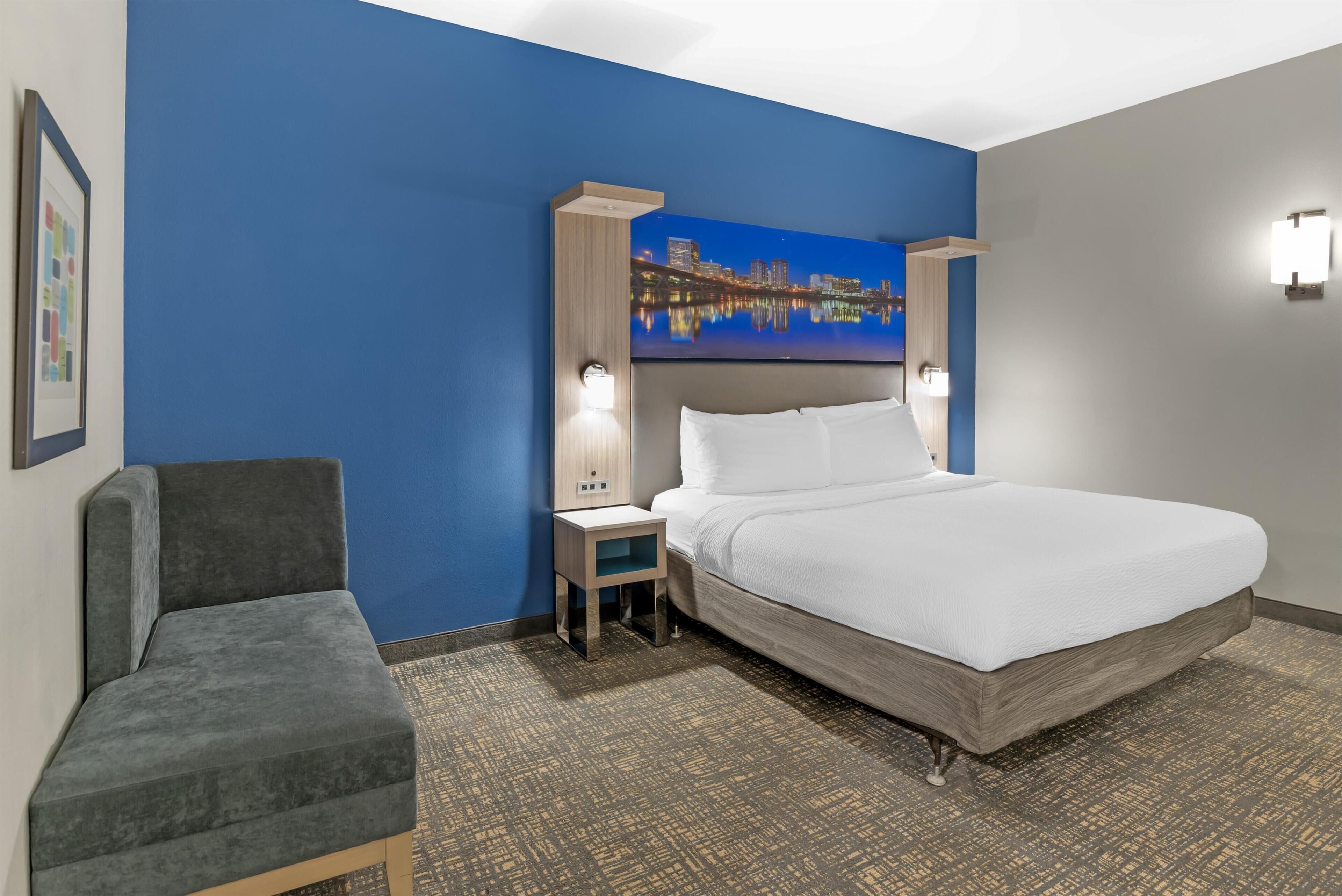 Standard Room, 1 King Bed, Accessible, Kitchen | Premium bedding, pillowtop beds, individually decorated