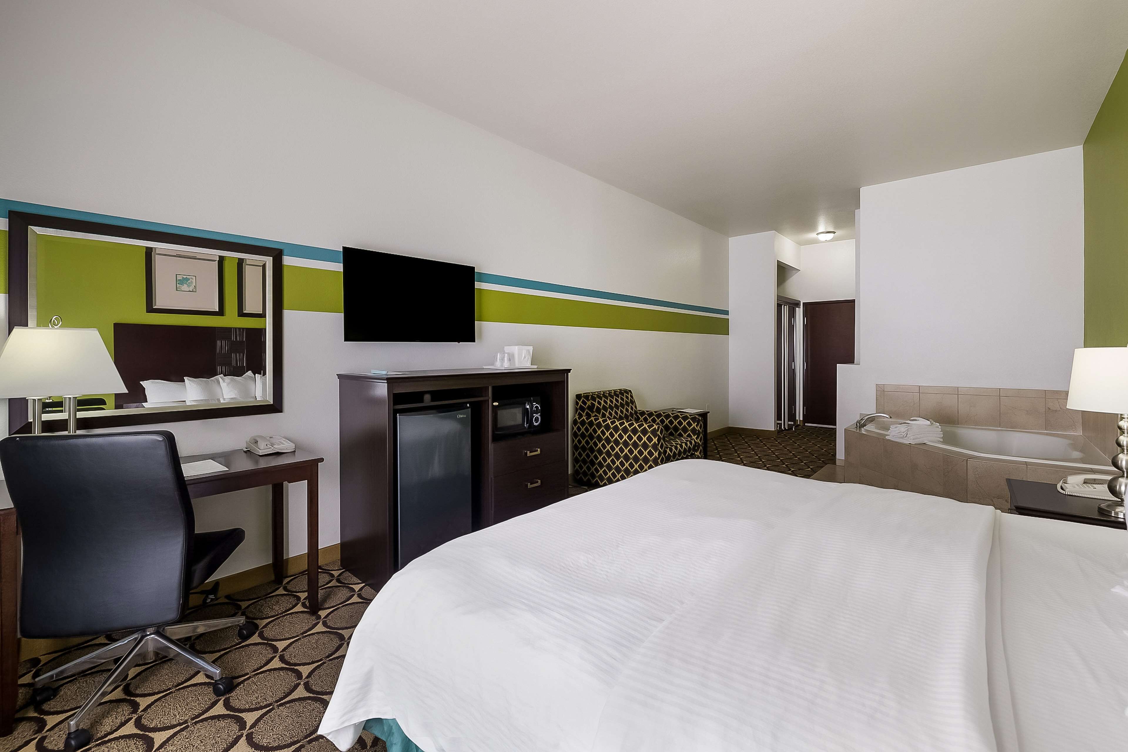 suite, 1 king bed, non smoking, hot tub | desk, laptop workspace, iron/ironing board, free cots/infant beds