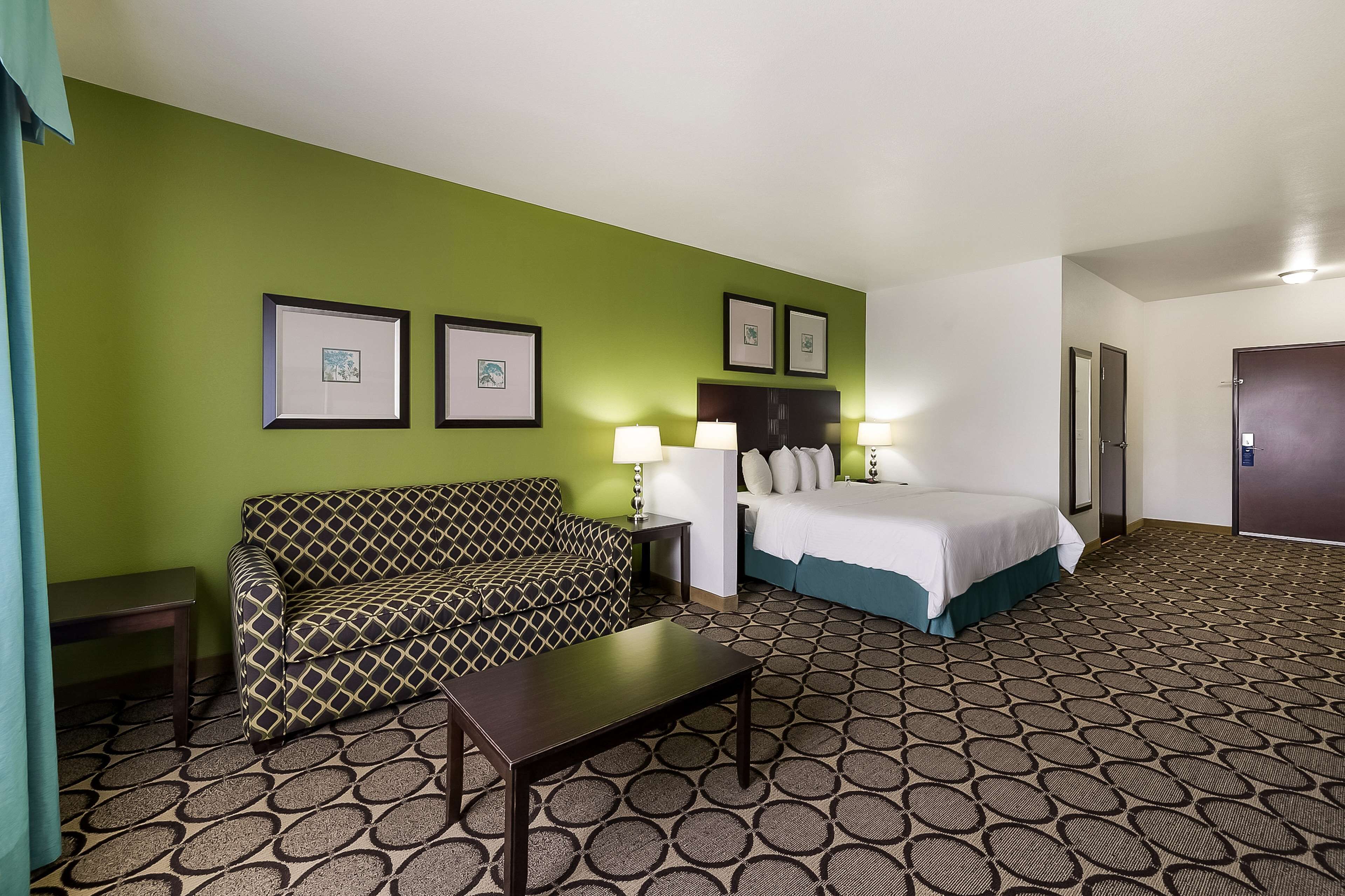 suite, 1 king bed, accessible, bathtub | desk, laptop workspace, iron/ironing board, free cots/infant beds