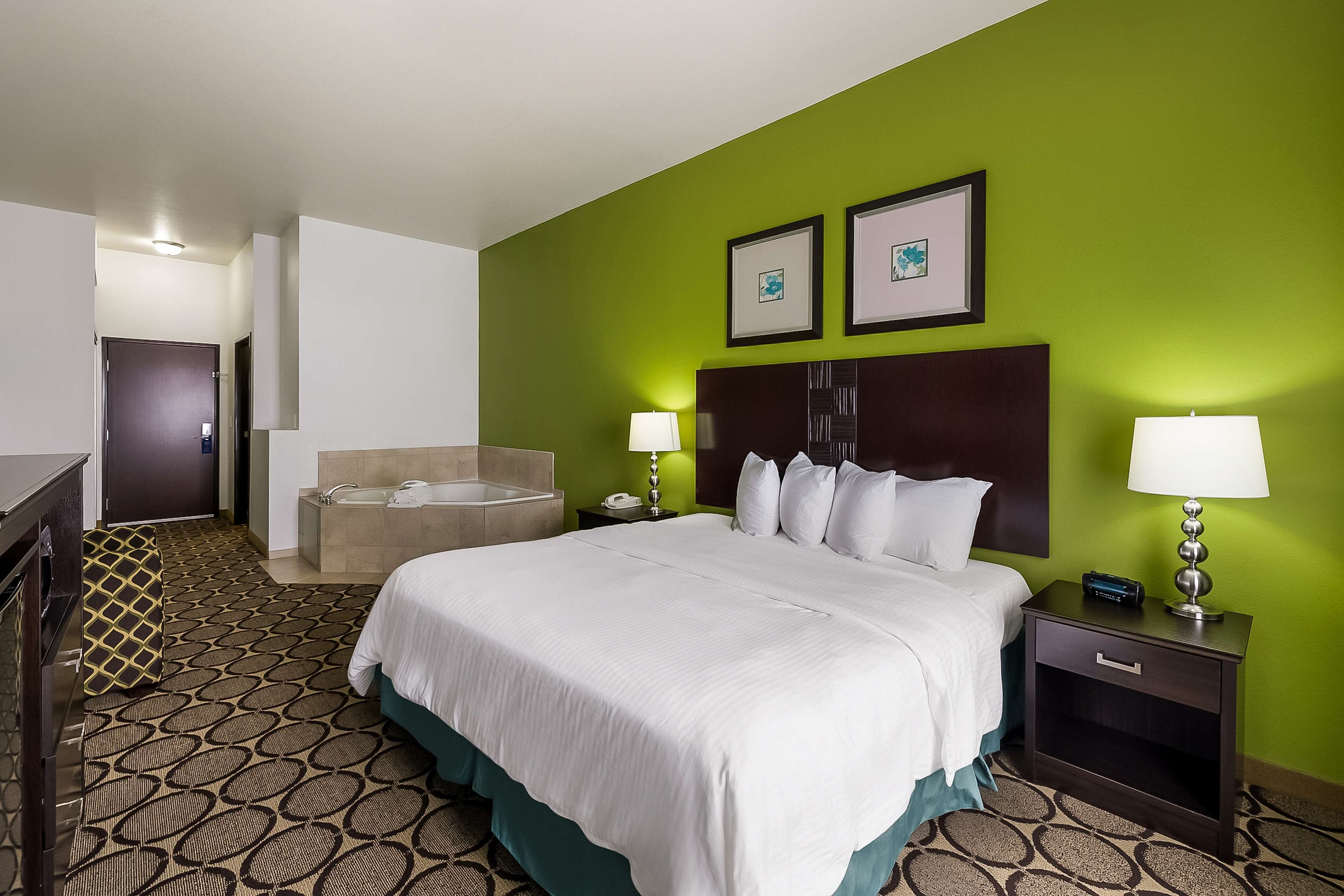 suite, 1 king bed, non smoking, hot tub | desk, laptop workspace, iron/ironing board, free cots/infant beds