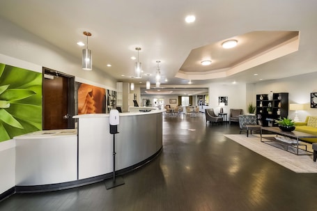 Lobby. Best Western Douglas Inn & Suites