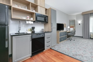 1 bedroom, in-room safe, desk, iron/ironing board