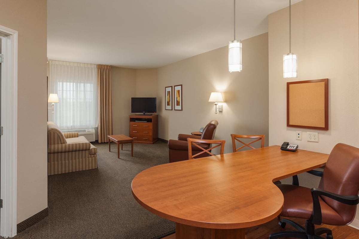 1 bedroom, in-room safe, desk, iron/ironing board