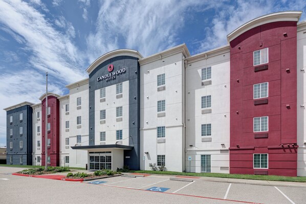 Exterior - Candlewood Suites Houston I-10 East by IHG (Houston)