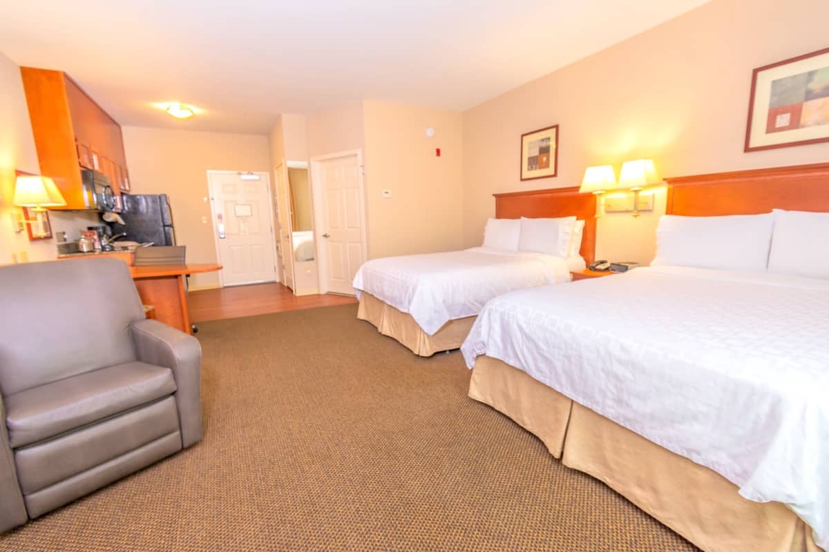 In-room safe, desk, iron/ironing board, free WiFi