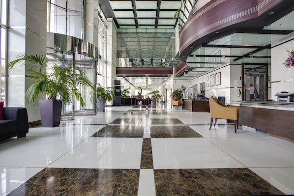 Coin salon dans le hall