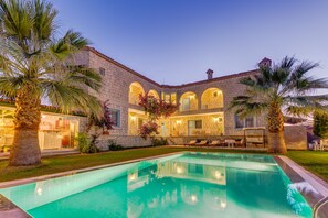 Outdoor pool - Villa Fora Hotel (Cesme)