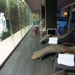 Tina de hidromasaje, baño de vapor, aguas termales y baños de barro