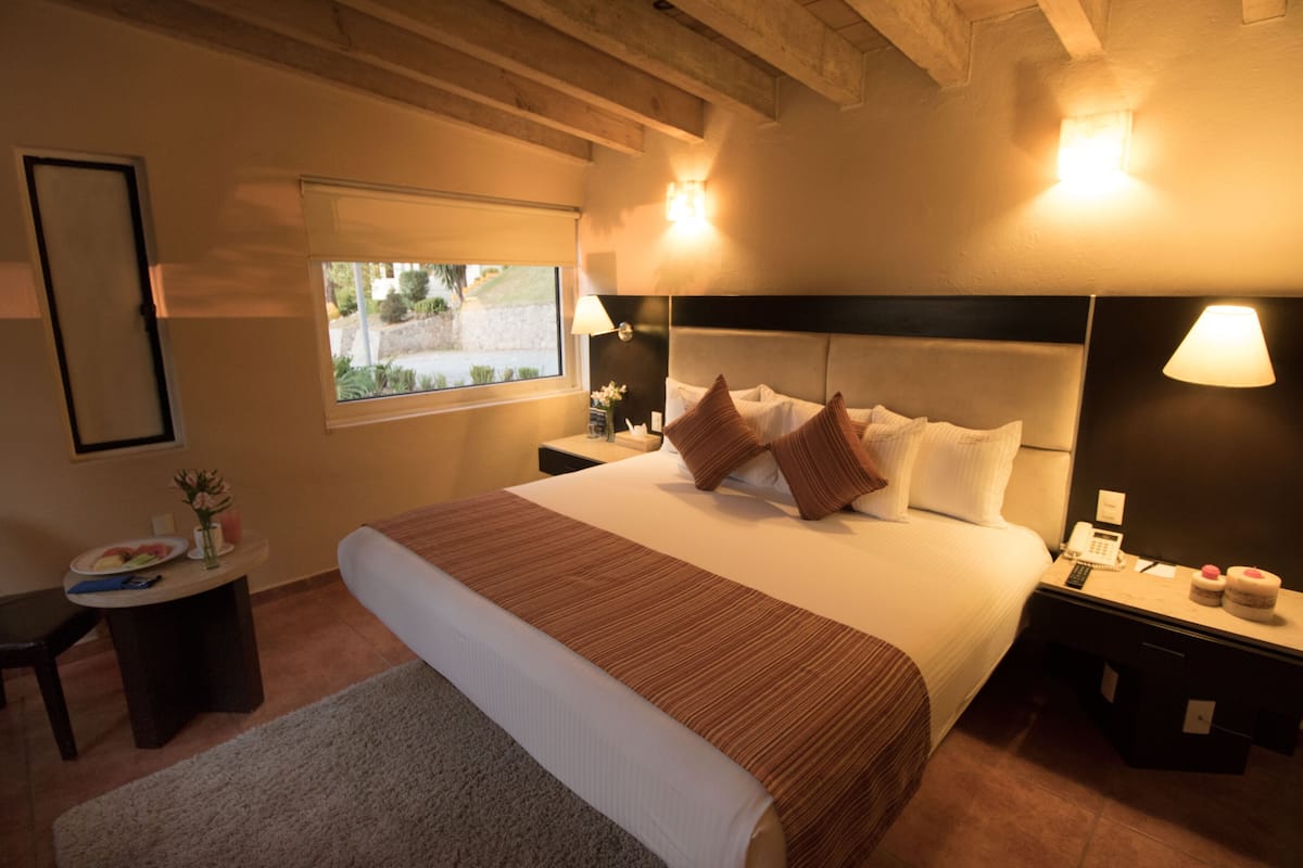 1 bedroom, desk, free wifi