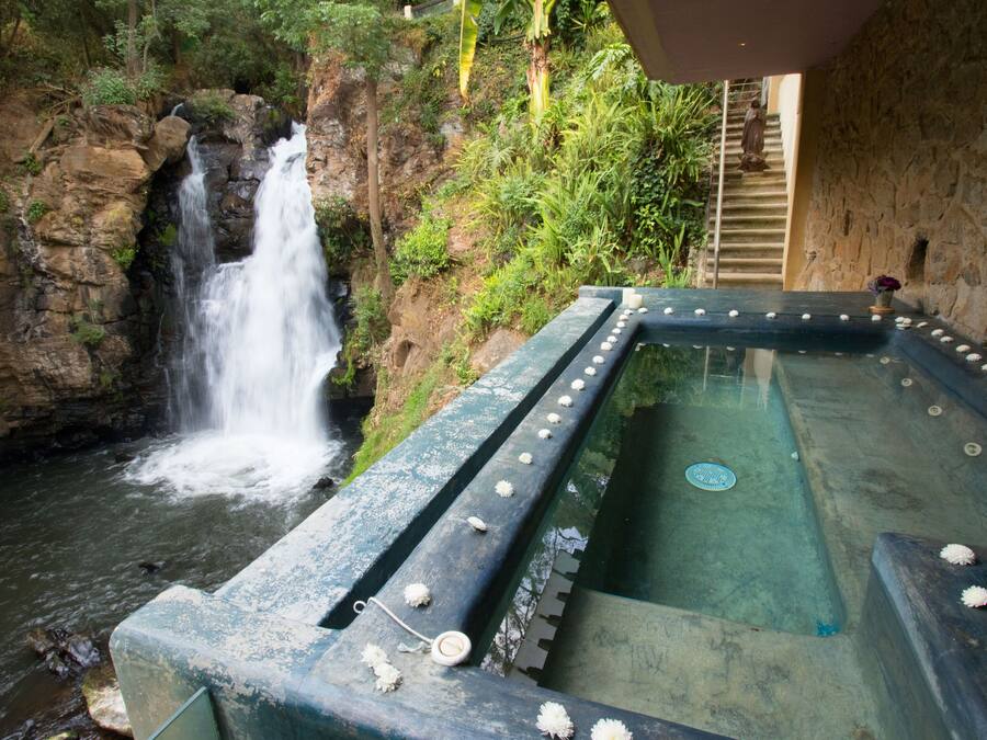 Banheira de hidromassagem, sauna a vapor, fontes termais/minerais