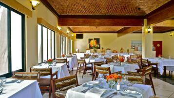 Petit déjeuner complet servi tous les jours en supplément