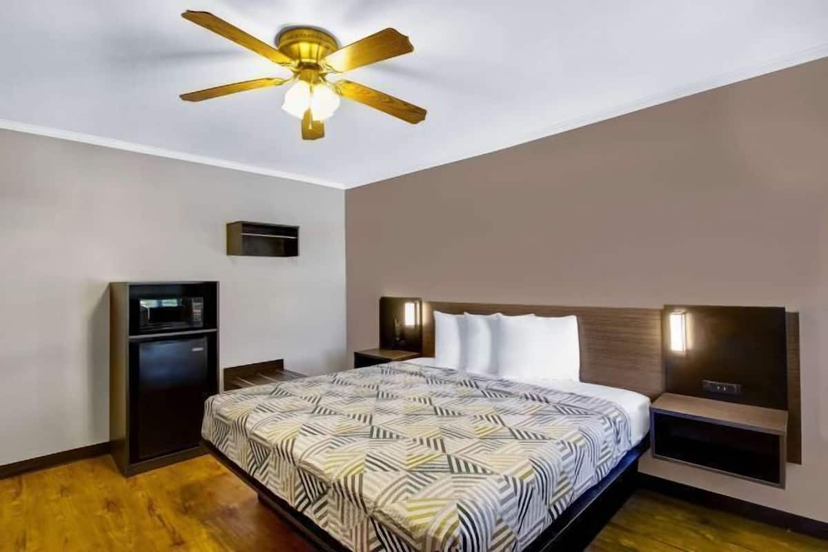 WiFi (free), bed sheets