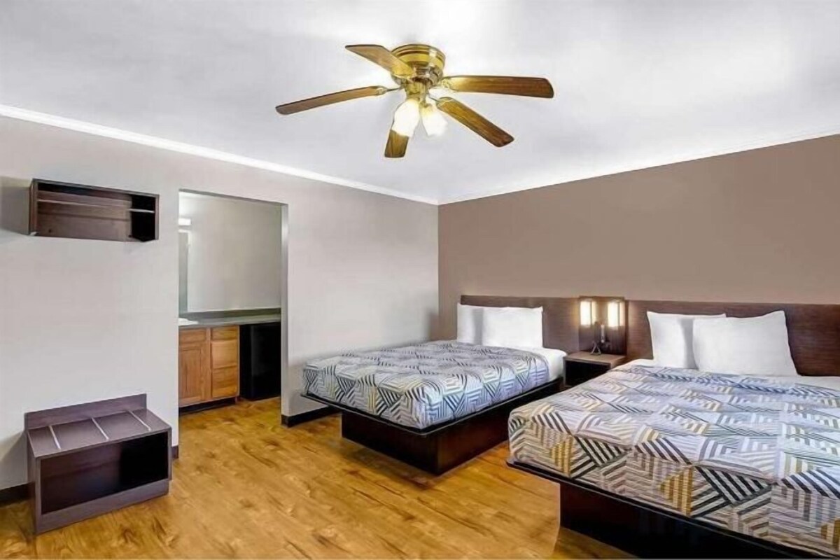 Two Double Bed Hearing Accessible-Non-Smoking