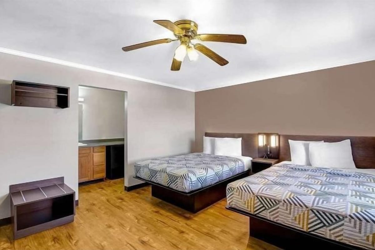 Free WiFi, bed sheets