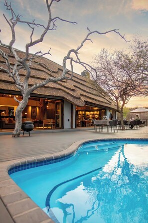 Terrace/patio - Tuningi Safari Lodge (Ramotshere Moiloa)