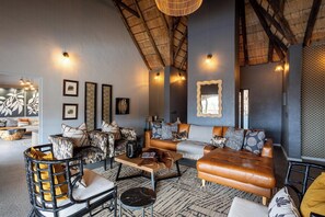 Familiesuite | Oppholdsområde | Peis