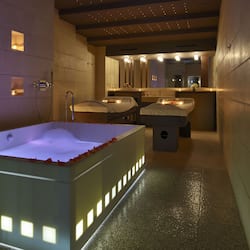 Couples treatment room(s), sauna, hot tub, steam room