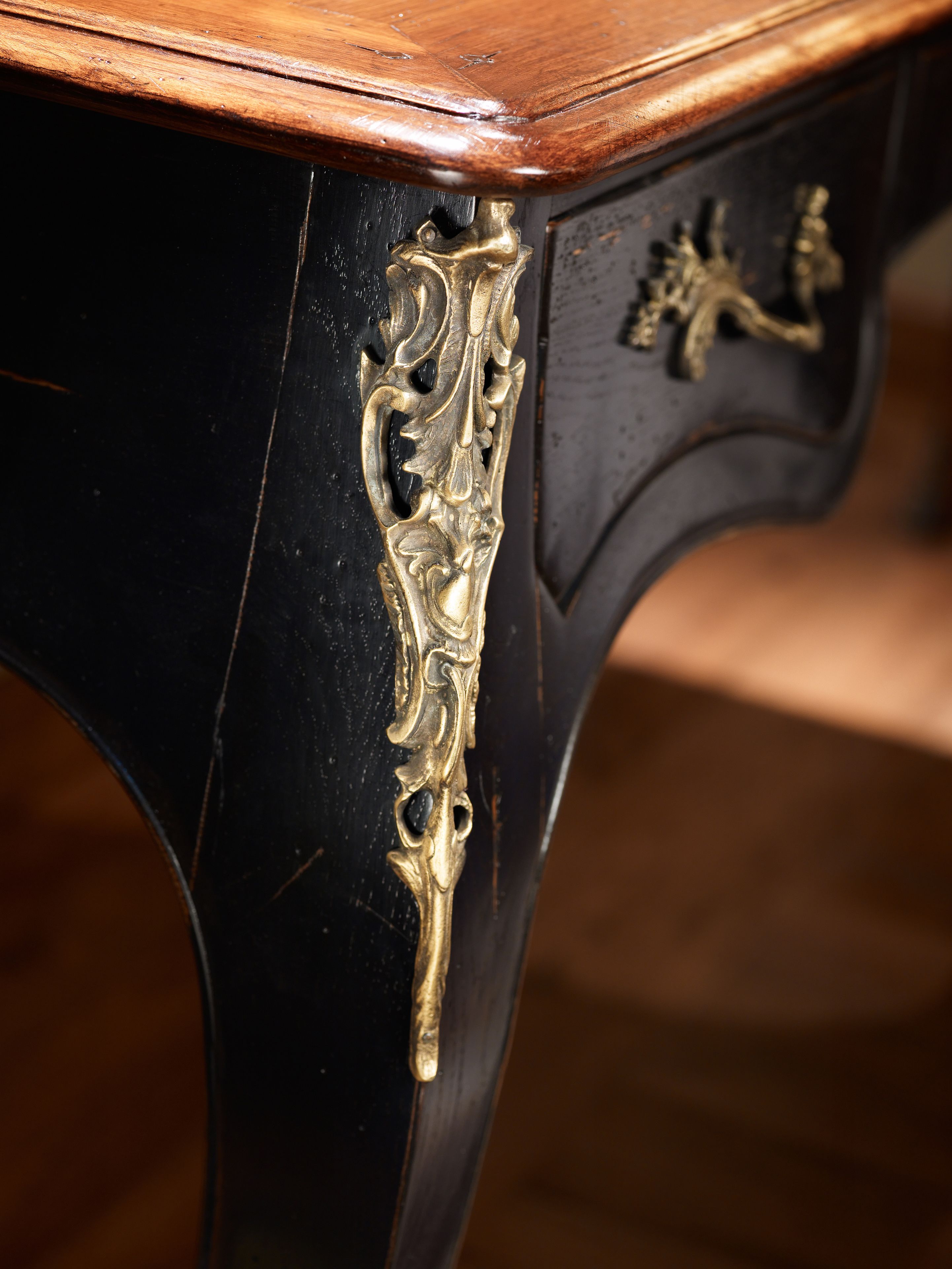 premium bedding, free minibar, in-room safe, desk