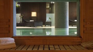 Salas de tratamiento para parejas, un sauna, una bañera de hidromasaje