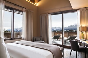 Luxe beddengoed, een gratis minibar, een kluis op de kamer, een bureau