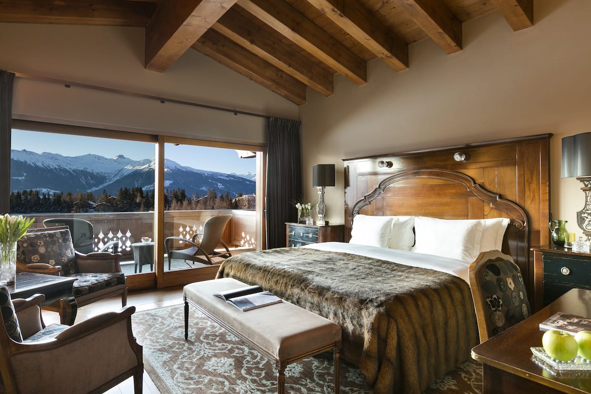 Deluxe-Doppelzimmer, 1 King-Bett, Balkon, Bergblick | Hochwertige Bettwaren, kostenlose Minibar, Zimmersafe, Schreibtisch