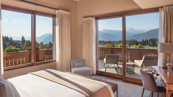 Hochwertige Bettwaren, kostenlose Minibar, Zimmersafe, Schreibtisch