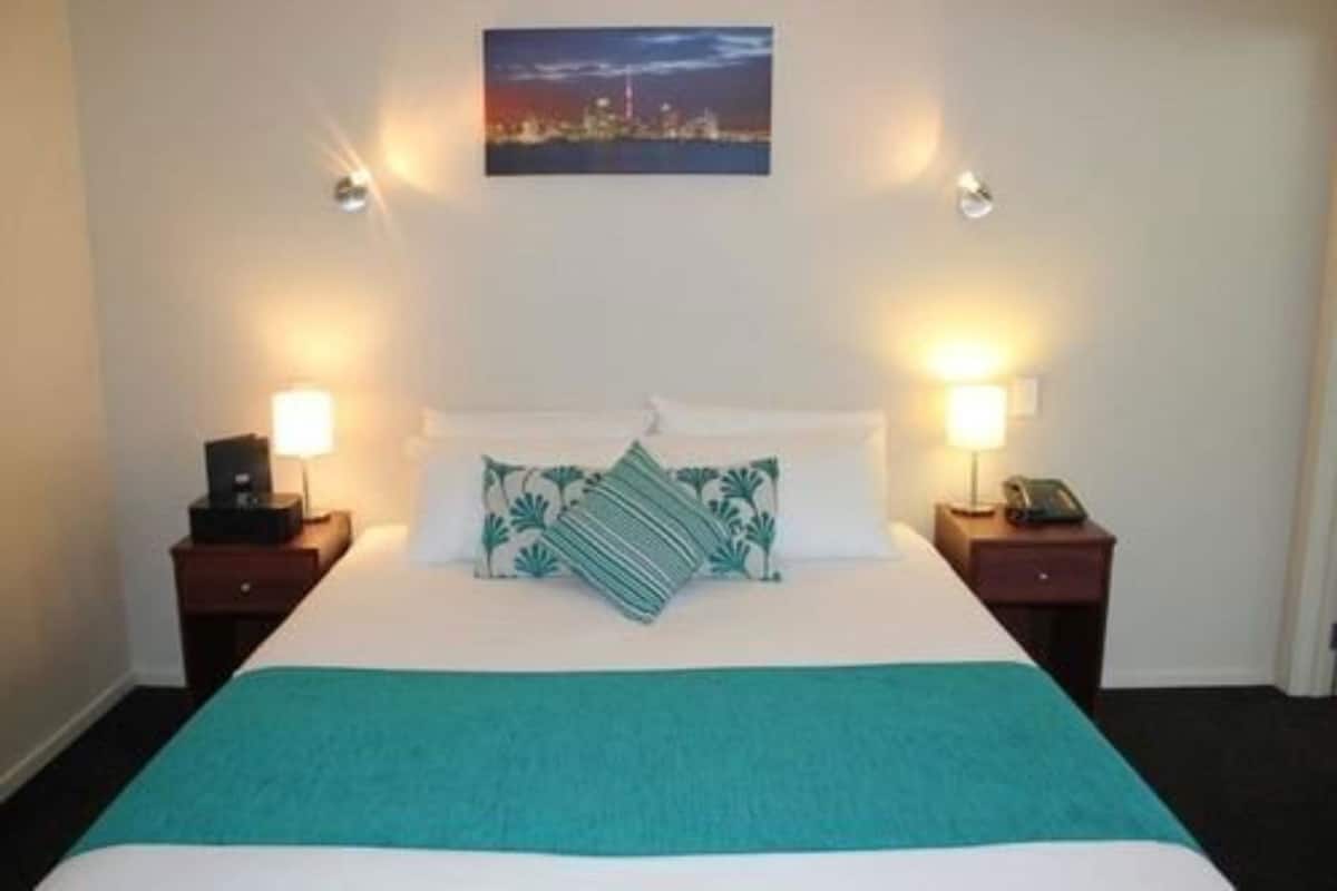 Premium bedding, Select Comfort beds, in-room safe