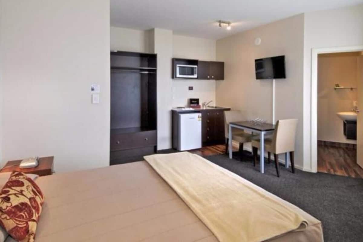 Premium bedding, Select Comfort beds, in-room safe