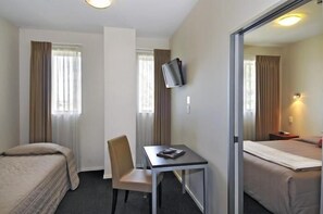 Seprai premium, tempat tidur Select Comfort, dan brankas