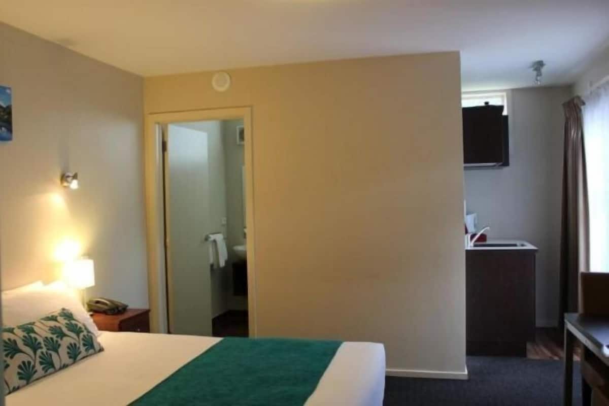 1 bedroom, premium bedding, Select Comfort beds, in-room safe