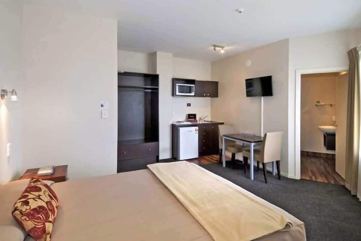 Premium bedding, Select Comfort beds, in-room safe