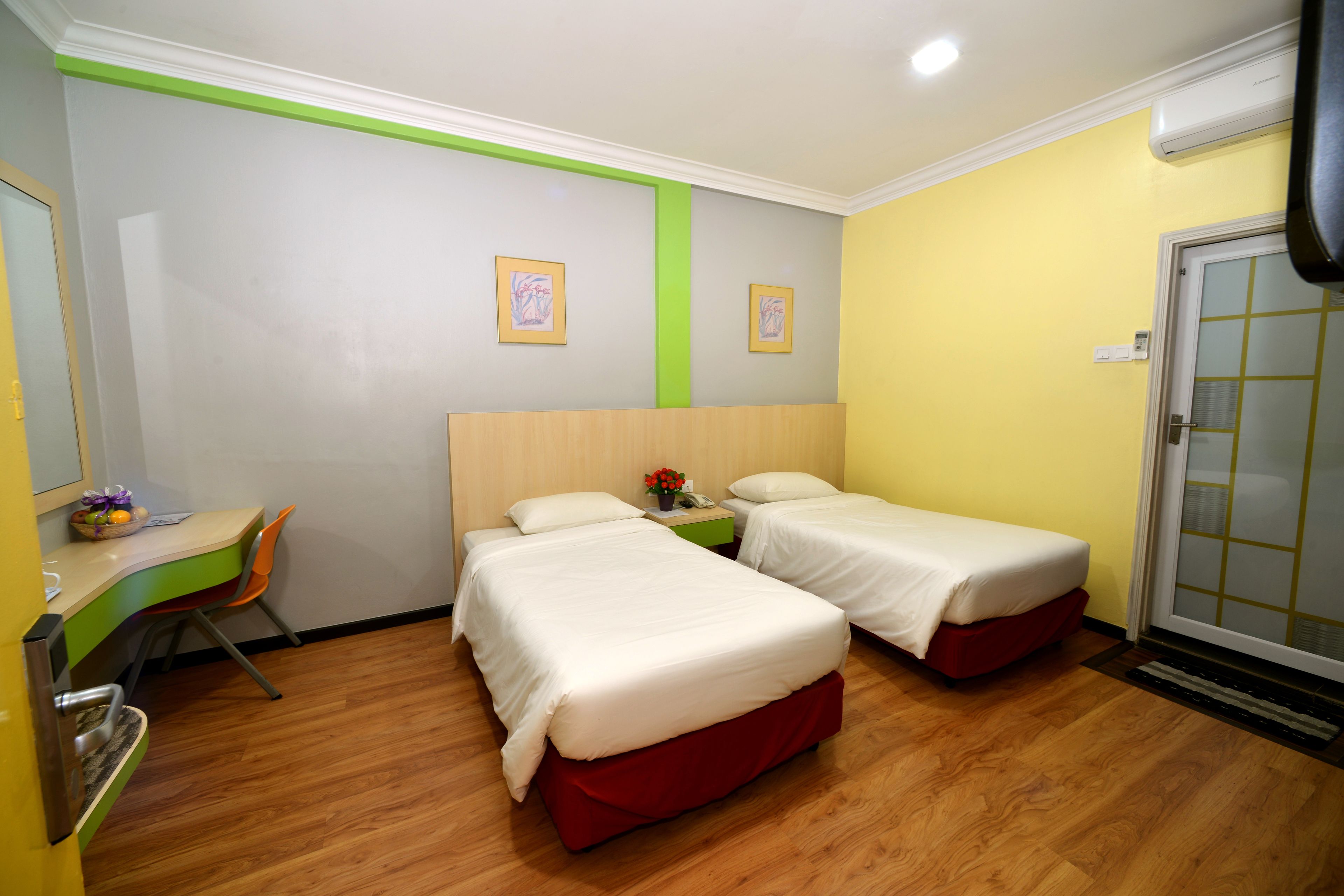 superior twin room | in-room safe, desk, soundproofing, free wifi