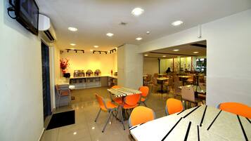 Daily buffet breakfast (MYR 15 per person)