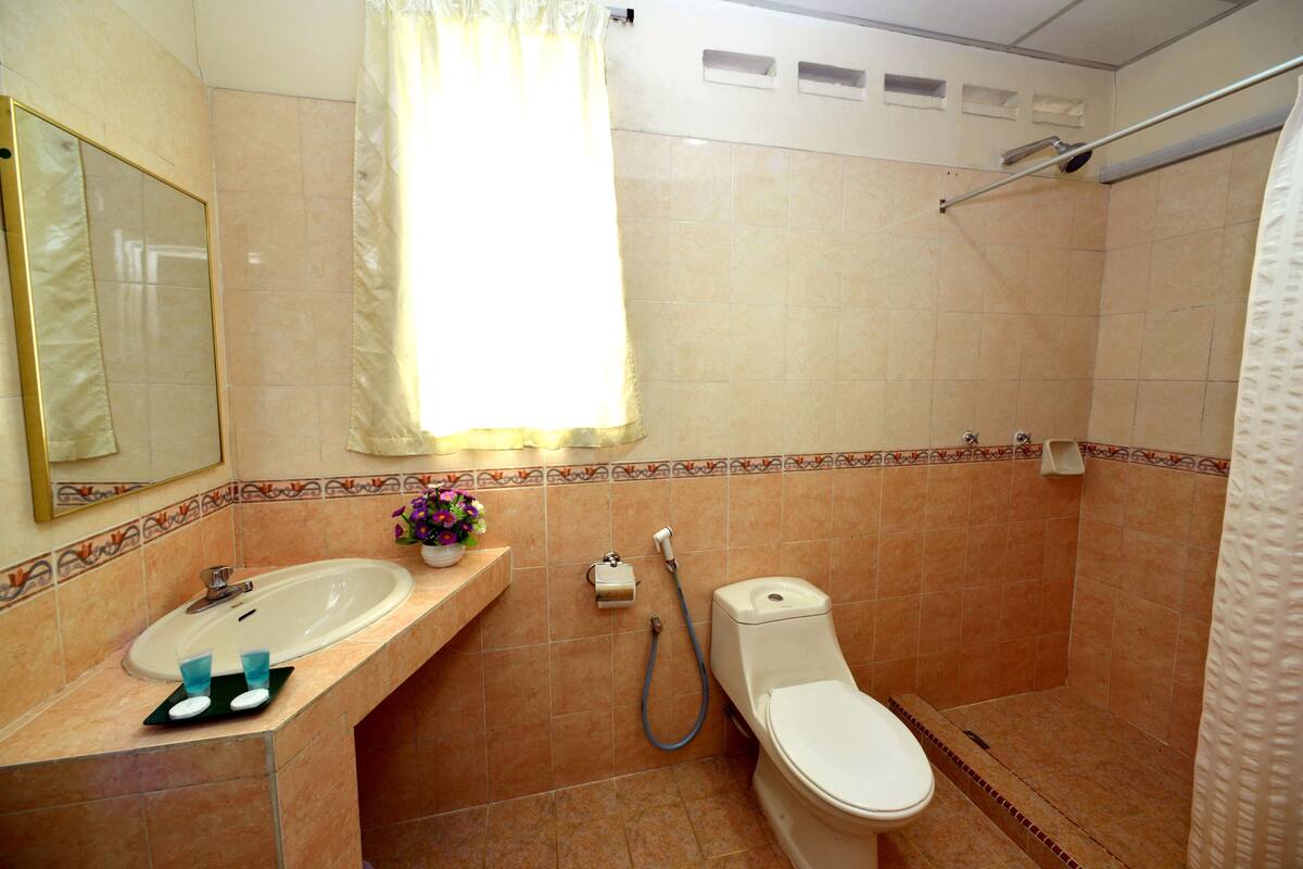 superior queen room | bathroom | shower, free toiletries, hair dryer, towels