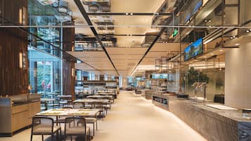 2 restauranter, frokost, lunsj og middag serveres, kinesiske retter