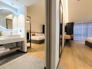 Premier Connecting Room | In-room safe, desk, laptop workspace, soundproofing - CITICHIC Sukhumvit 13 Bangkok by Compass Hospitality (Bangkok)