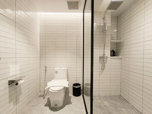 Kamar Keluarga, 1 kamar tidur | Kamar mandi | Shower, perlengkapan mandi gratis, pengering rambut, dan sandal