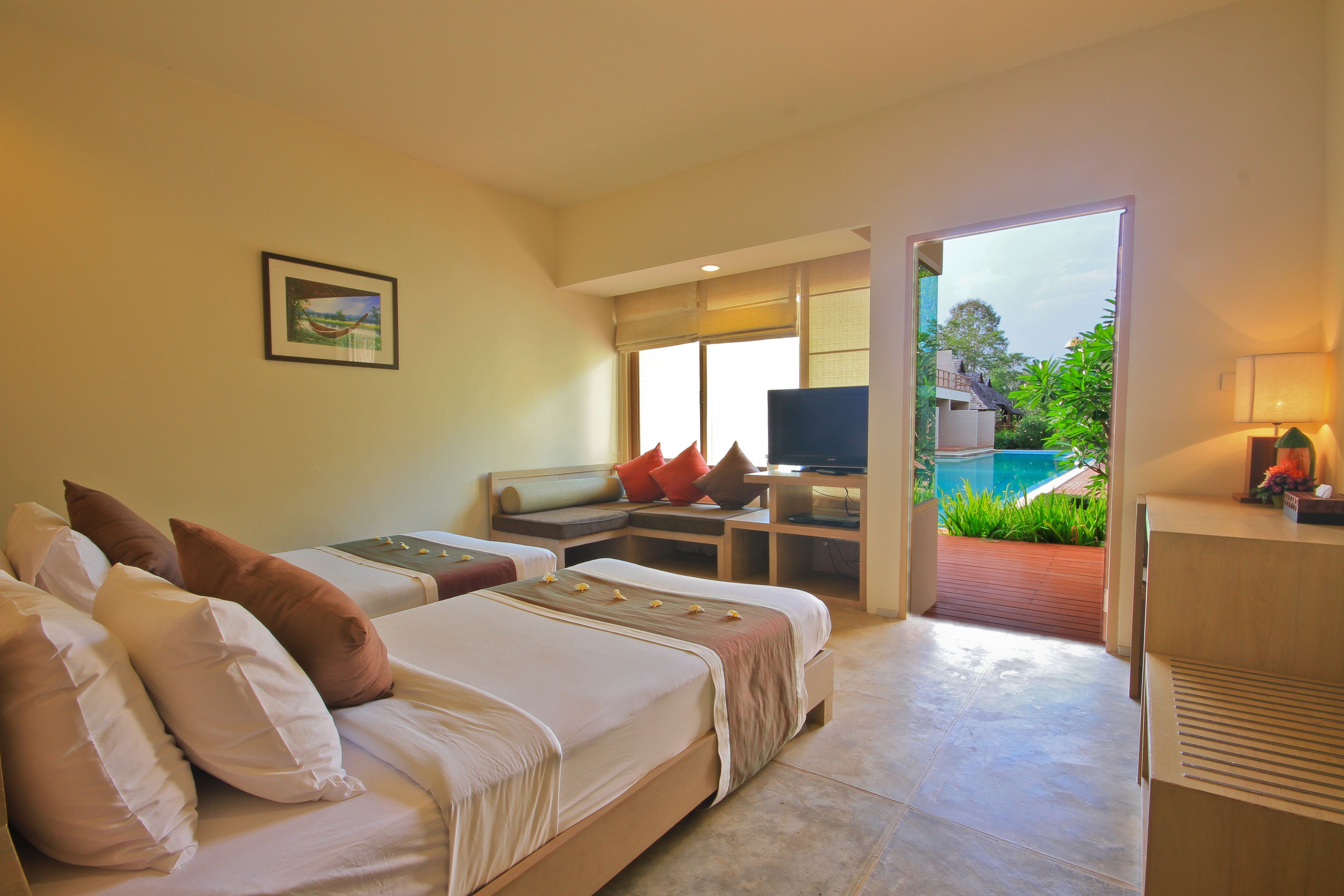 ミニバーのアイテム (無料)、セーフティボックス (室内)、デスク、WiFi (無料)