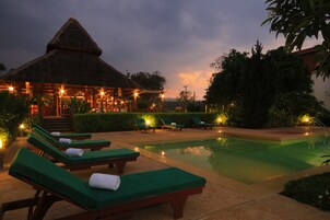 2 outdoor pools, sun loungers