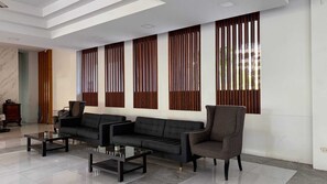 Lobby sitting area - Sunday Wongamat Privacy Pattaya (Pattaya)
