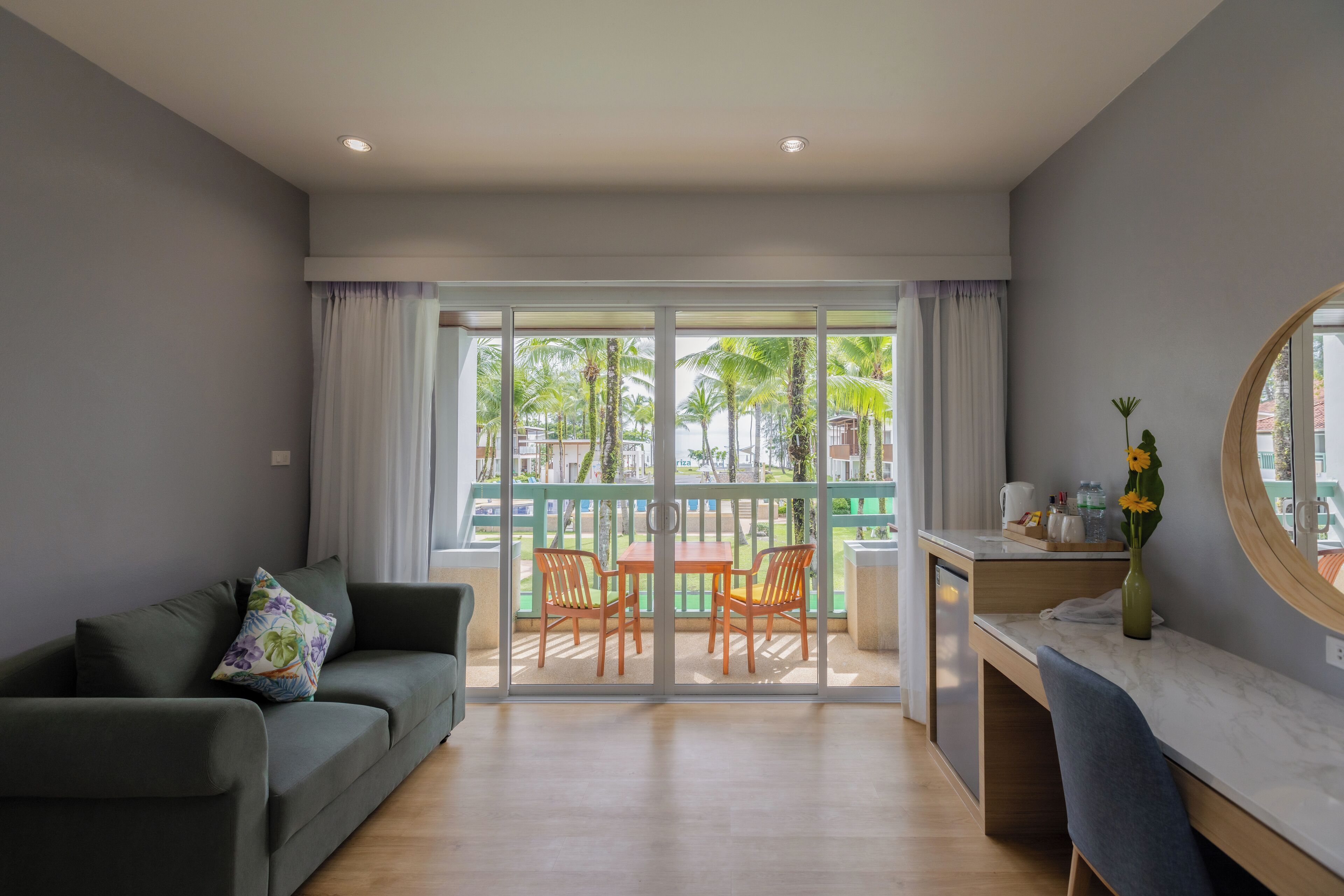 deluxe garden | minibar, in-room safe, desk, rollaway beds