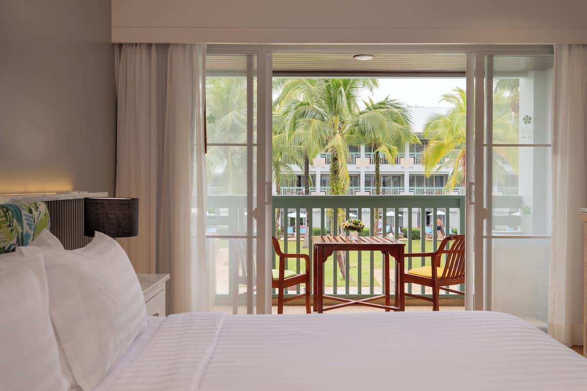 deluxe garden with balcony | minibar, in-room safe, desk, rollaway beds